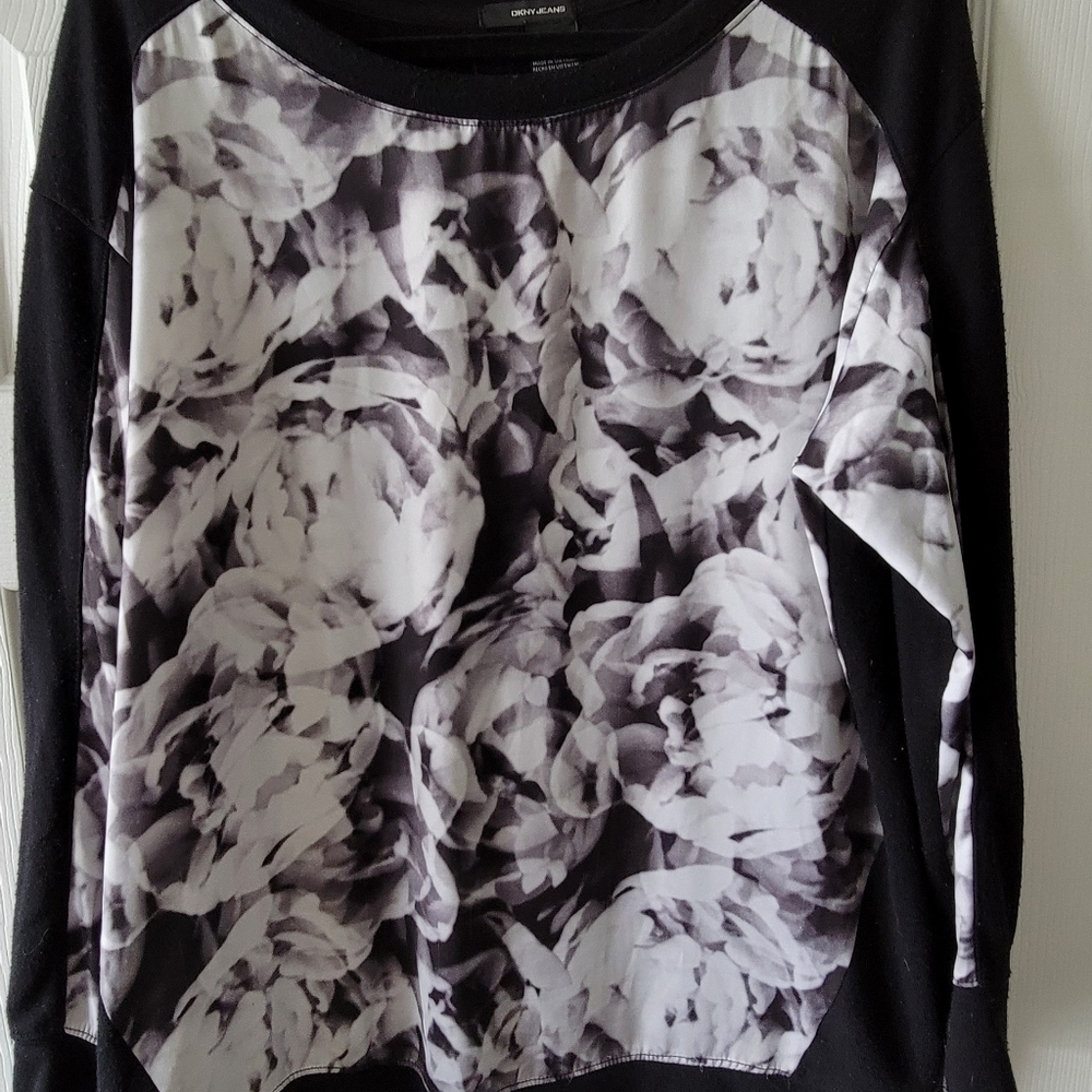DKNY SWEATER